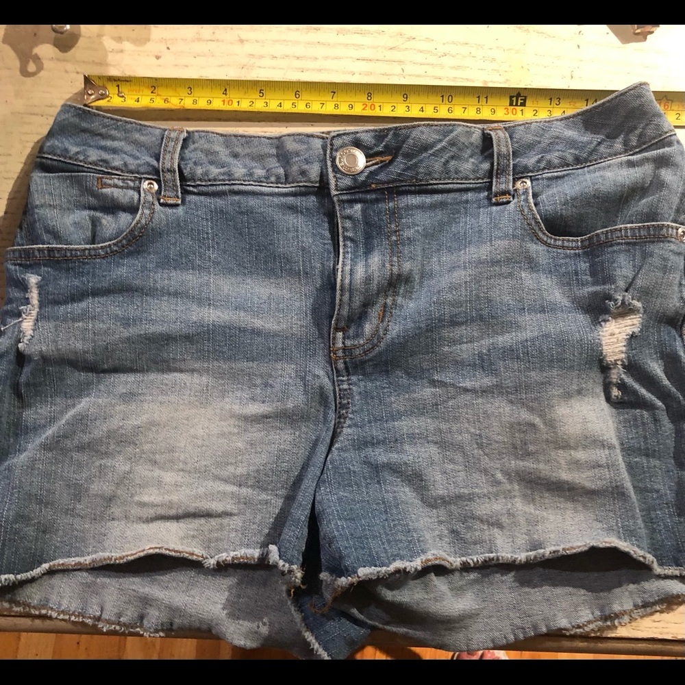 Maurices size 12 blue denim shorts slightly distressed stretch